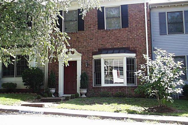 Front exterior  - Great 3 bedroom townhouse close to UVA!