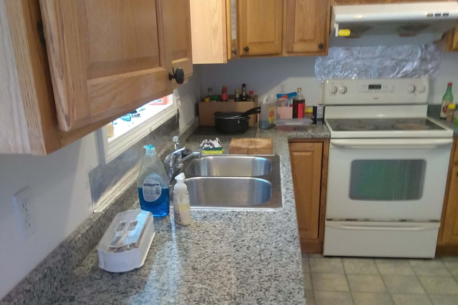 Kitchen - House room(s) for rent- on the bus line to UConn