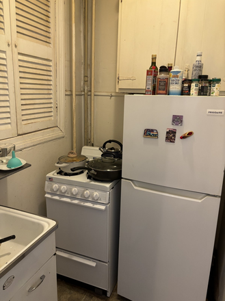 Kitchen - Front facing alcove Studio in Burbank St walk to campus 9/1