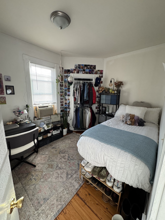 Bedroom - 1/Bed in a 4/bed 1/bath apartment with three female roomates