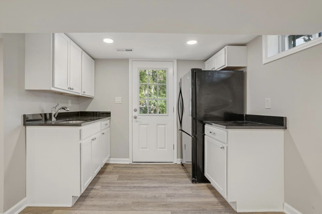 Kitchenette - Basement Apartment $1400- Private entrance, Bedroom, Bathroom and Kitchenette