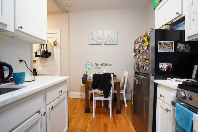 Kitchen - Great Brighton Studio's Available NOW, JAN & FEB | H/HW inc | NO FEE! Apartments