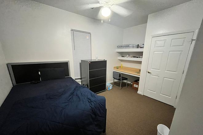 Bedroom - Gainesville Place Apartments, Room close to India bazaar