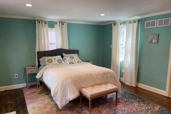 Bedroom - Short term:Furnished suite in shared home for PU affiliate only-Chestnut St-Princeton