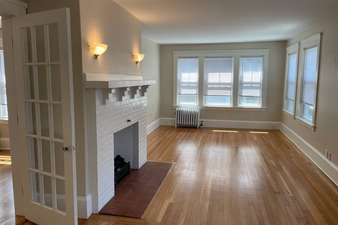 Entry to living room - ELEGANT EAST SIDE GEM- WALK TO BROWN !