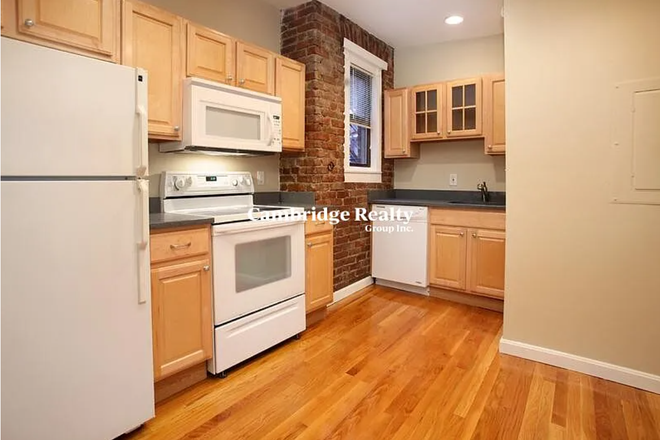 Kitchen - Apartment close to campus