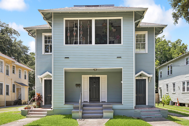 front of house in middle - BIG FOUR BEDROOM/TWO BATHS