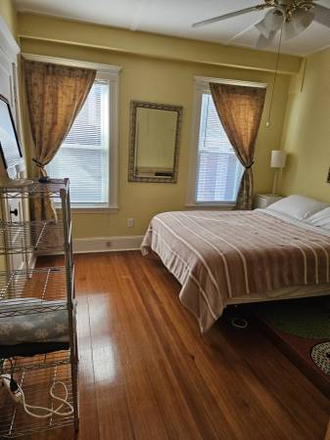 Beautiful furnished RM available June 1st - Davis Tufts Available 6/01 or 9/01 Furnished RM INCL UTilities For Female Apartments