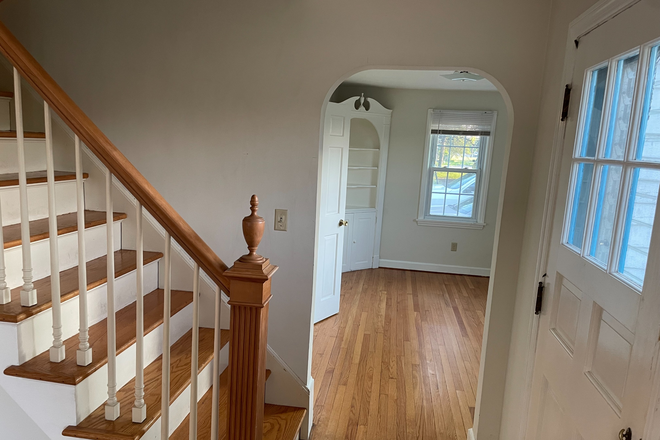 entry way looking into dining room - 5 BR Available June '26 -- 213 Russell St, Hadley House