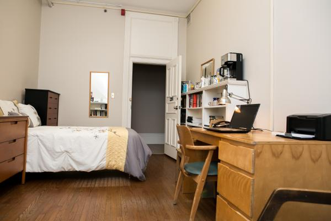 Room 1 - Wycliffe College - Single Dorms in the centre of St. George Campus