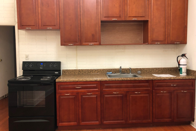 kitchen - 615 S 52nd Street, 1st floor, large 2 bedroom apartment.