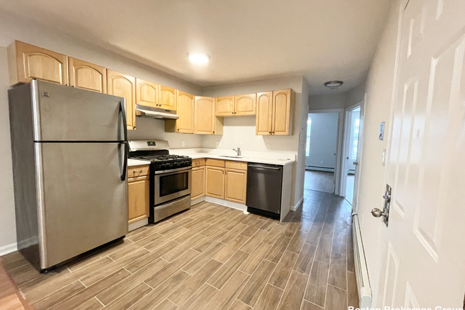 Call NOW for showings! 617-236-8600 - HAMMOND ST - *9/1/2025* RENOVATED SOUTH END 3BR W/ OPEN LAYOUT, LNDRY ON SITE NEAR CAMPUS & RUGGLES! Apartments