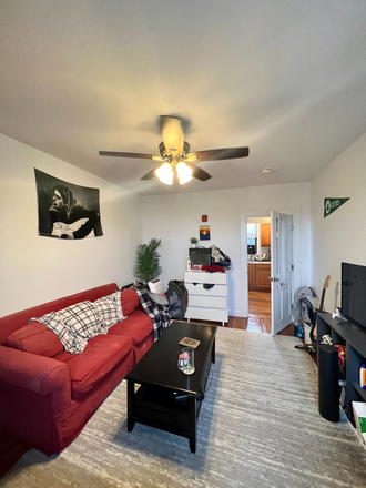 . - Renovated 2-bed on Saint Stephen St! No broker fee. Contact Will McGowan 617.512.5822