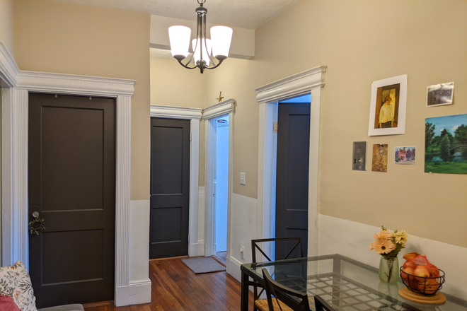 dining space - 9/1-NO rental FEE-Beautifully FULLY FURNISHED-heat+water included Apartments