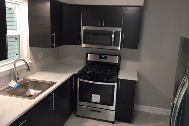 Kitchen - Gorgeous rooms available in College Park close to UMD campus!! House