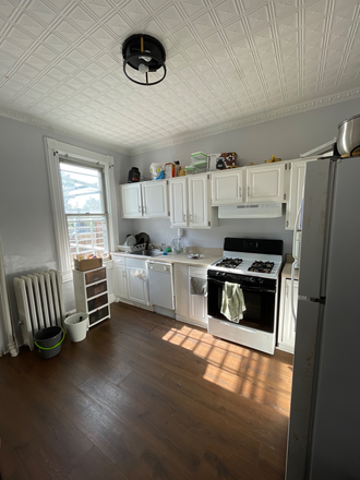 Kitchen - Cute Bedroom in shared townhouse near campus