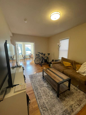 Living room - 2-bedroom 1-bathroom 800 sq ft bright and quiet flat Apartments