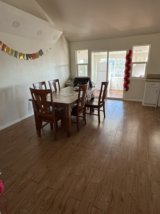 dining area - 5 rooms and 2 baths house walking distance to UCR Campus.