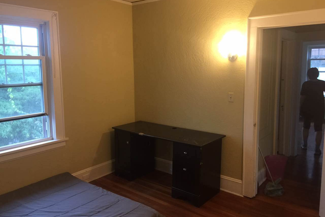 Bedroom - downtown stamford--One bedroom for student/professionals $900 House