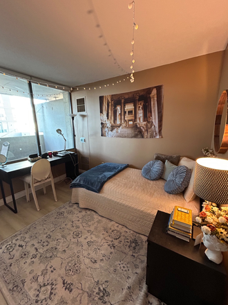 Bedroom - 1 Furnished Bedroom in 2 Bed 1 Bath Apartment in Annex Neighbourhood. All Utilities Included.