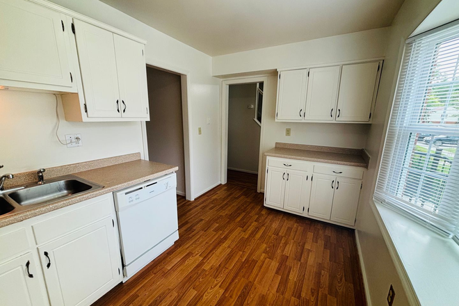 Photo - 3 Bedroom 2 Full Bathrooms 2 Half Bathrooms Townhouse