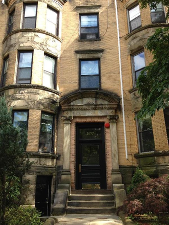 Visit hubrealtyproperties.com - Handy studio in small clean brownstone, the green line T, on Beacon St Apartments
