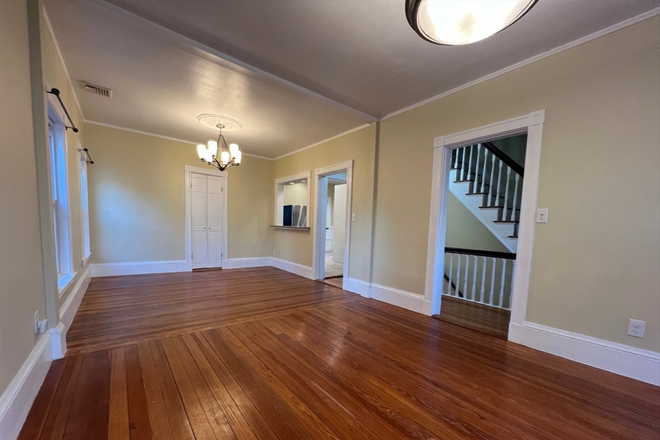 . - HUGE 4 Bed / 2 Bath w/ LAUNDRY IN UNIT & Parking!! Available NOW!! Apartments