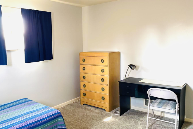 Bedroom Desk - Furnished Room in Shared Home Near DU – Utilities Included