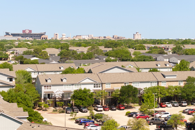  - The Woodlands of College Station Three-Bedroom Condo Available - Private Owner/Manager