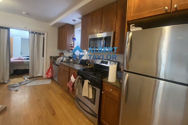 Kitchen - Large 3 Bedroom (Split) Available 09/01/2025 - Breeze of a Walk to Campus!