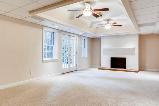 Living Room and Entrance - 1900 Sq Ft 1 bedroom 1 bath rental. Close to campus!