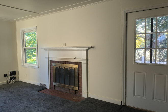 Living room - 2BR apt-Fisher Place-Princeton Junction