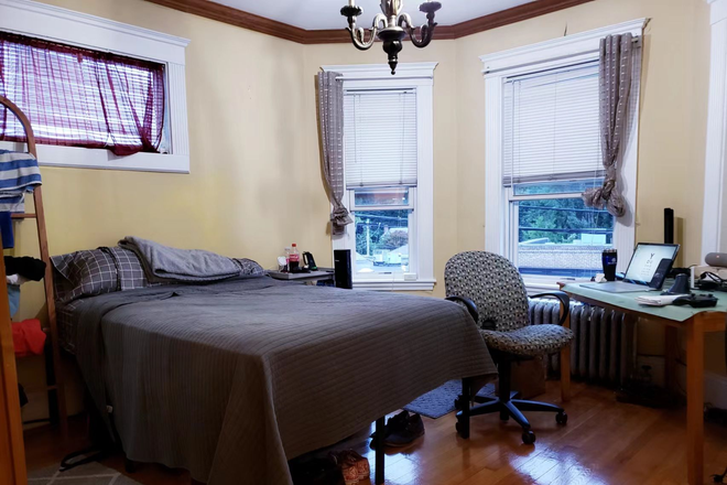 Furnished bright room near T (5min walk) to NEU g Longwood at $1,100 incl all utilities & WiFi - Furnished Bright Room near Shops & Green-Line T to NEU, BU & Longwood Medical, Free WiFi, No Fee