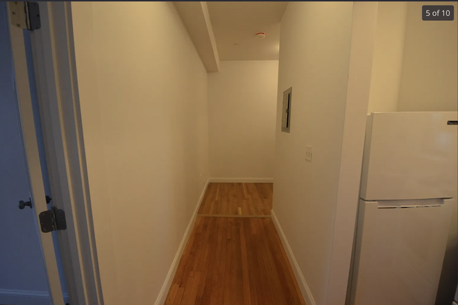 hallway - St Stephen St apartment super close to campus