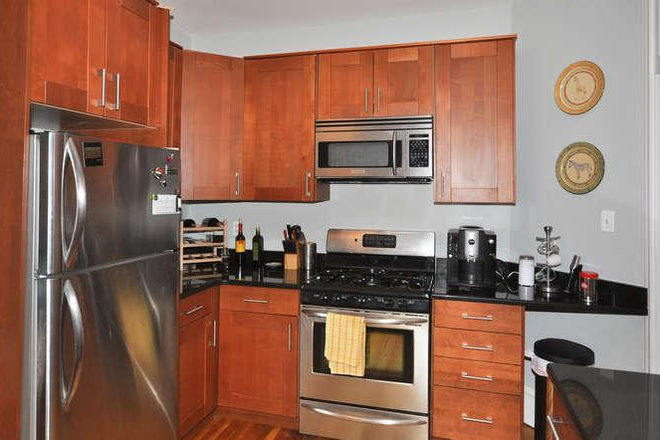 . - Large 3 Bed, Updated Kitchen, Dishwasher, Laundry in Building Apartments