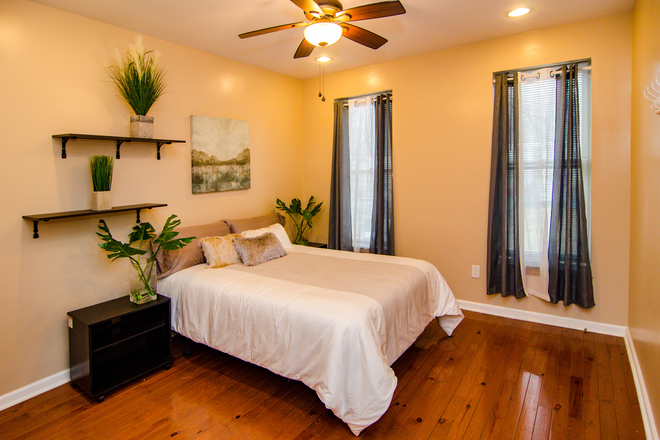 Bedroom - FIRST FLOOR AFFORDABLE FURNISHED SINGLE ROOM,private bathroom, STUDENT HOUSING AT HOPKINS VIEW Townhome