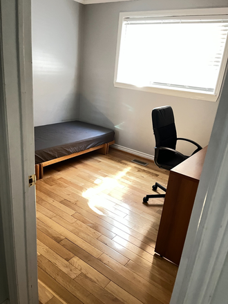 Bedroom - Private Room with Ensuite Bath near UTM Townhome