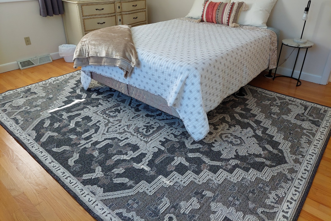 Bedroom one - 4 Bedrooms, Bonnet shores, FIOS high speed internet incl, House