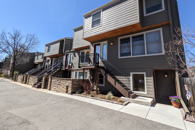 Outside View - Gross Grove Apartment and close to main campus