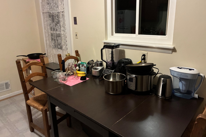 Kitchen - Room near College Park Metro and Computer Science building House