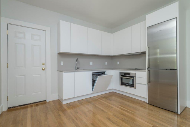 1 - Renovated Brighton 2 Bed | Near Cleveland Circle & Green Line | Parking Available Apartments
