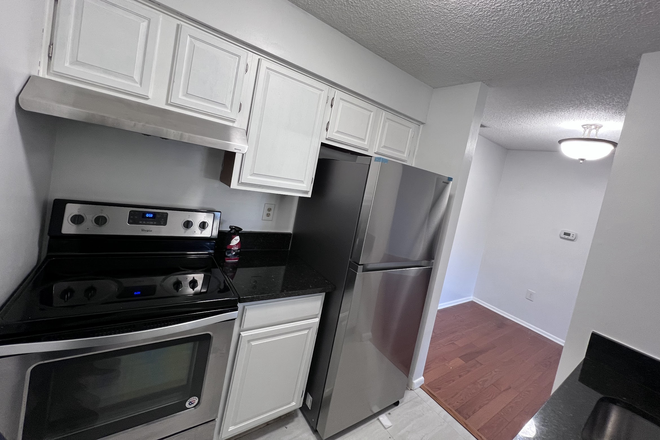 Kitchen - 1BR condo-Ravens Crest Drive-Plainsboro