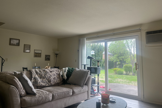 Living Room - Townehouse of Amherst