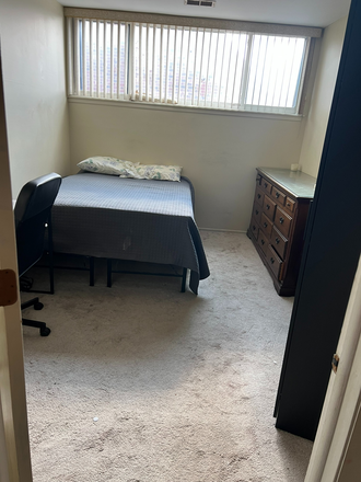 Bedroom - Bedroom for Sublet. Very Close to UIC Campuses. Townhome