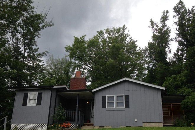 Street Front - 4/2  -- 1 Block to ASU -- $2,800.00 -- Available 8/1/25