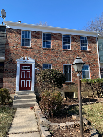 Exterior - Nice Modern Townhouse walk to UMD