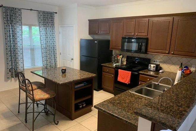 Kitchen - Gateway Villas Condo off University Close to both Texas A&M and Blinn
