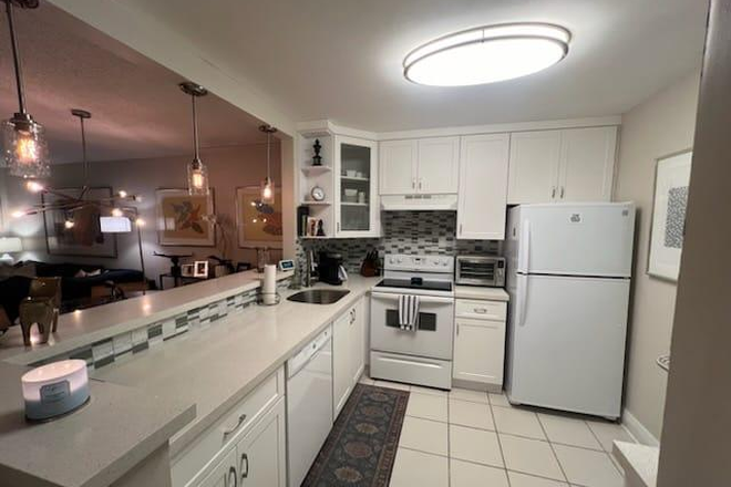 KITCHEN - VILLAGE OF KINGS CREEK Condo