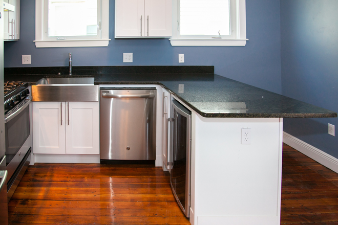 Call NOW for showings! 617-236-8550 - PROSPECT ST - *NO FEE* RENOVATED TOP FLR INMAN SQ 4BR/1BA FOR *9/1/2026* W/ LNDRY IN BLDNG, YARD, DW Apartments