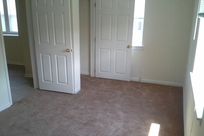 Bedroom 1 - Large 5 Bedroom Apartment on Drexel Campus